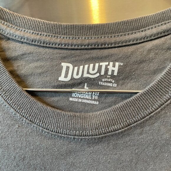 Duluth Trading Co Men's T Shirt Relaxed Fit Longtail T Short Sleeve L Grey New - Picture 2 of 6
